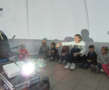 Aktuality / Detičky z MŠ navštívili planetárium Bracovce
